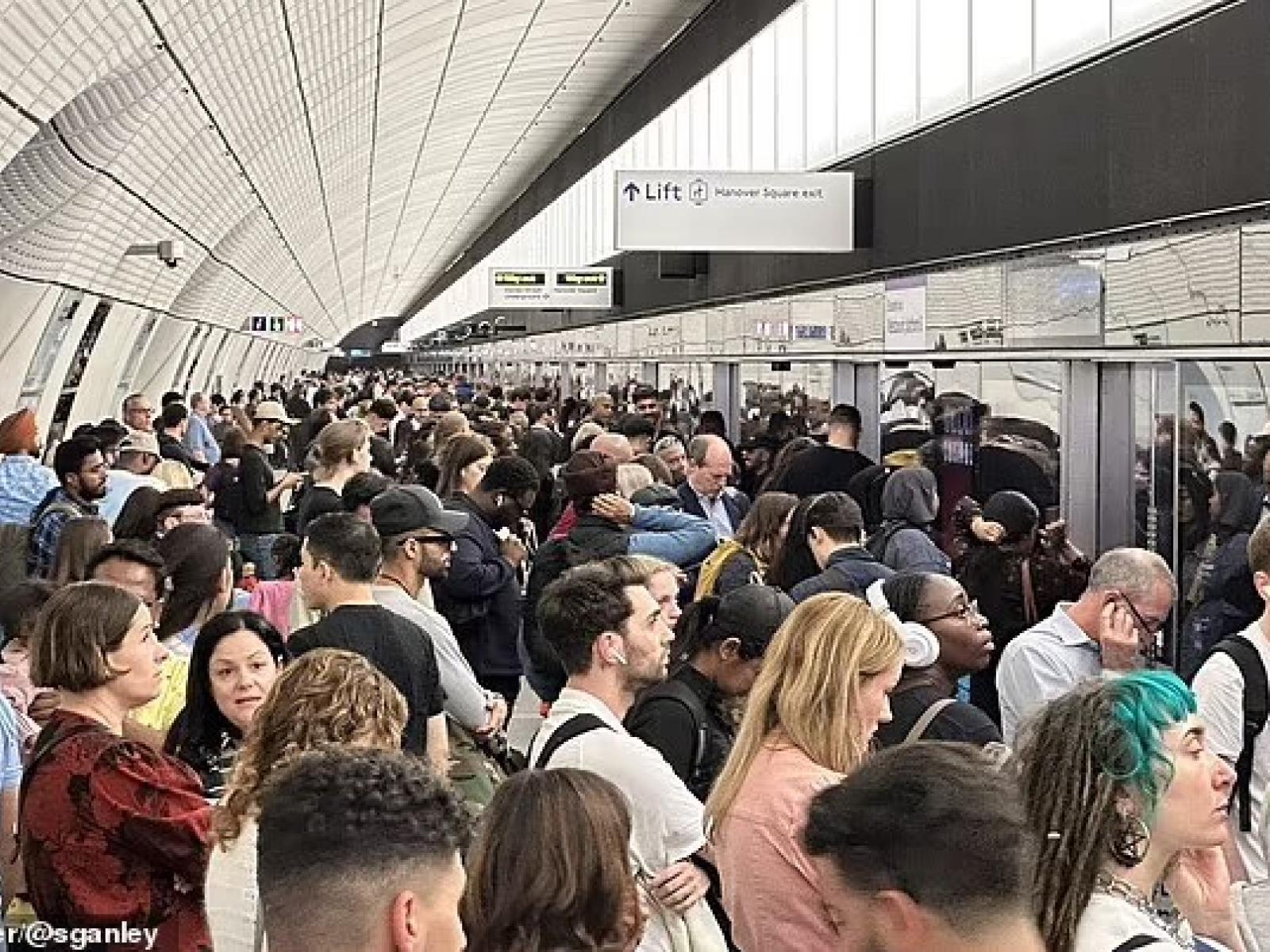 Crowded Elizabeth Line